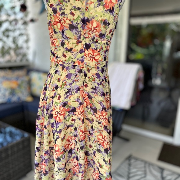 George Floral V-Neck Dress - Picture 3 of 4